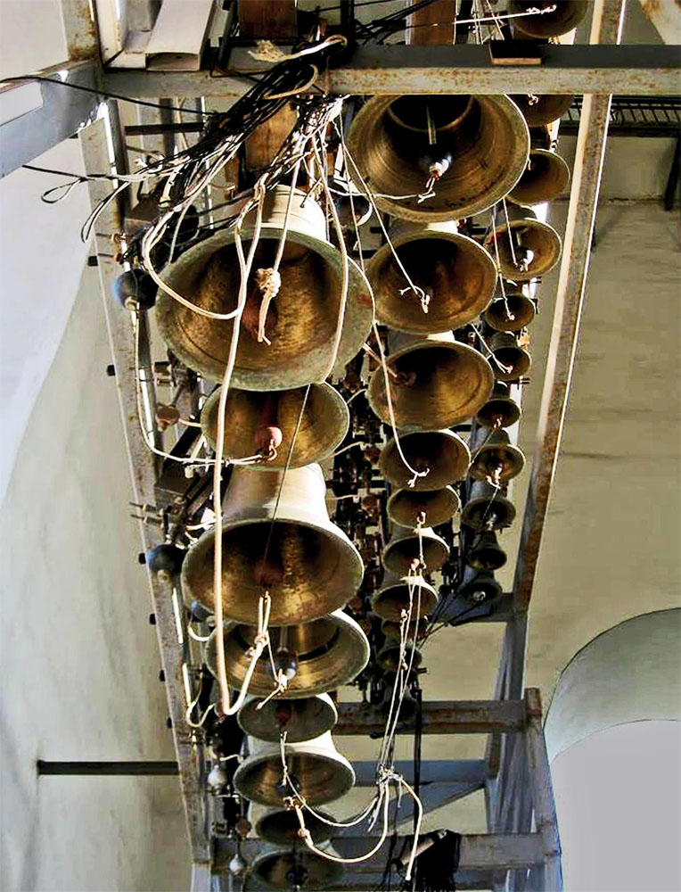 Дзвони собору св. Софії Київської. Роботу дзвонів відновлено майстрами-дзвонарями С. і Л. Ботвинками